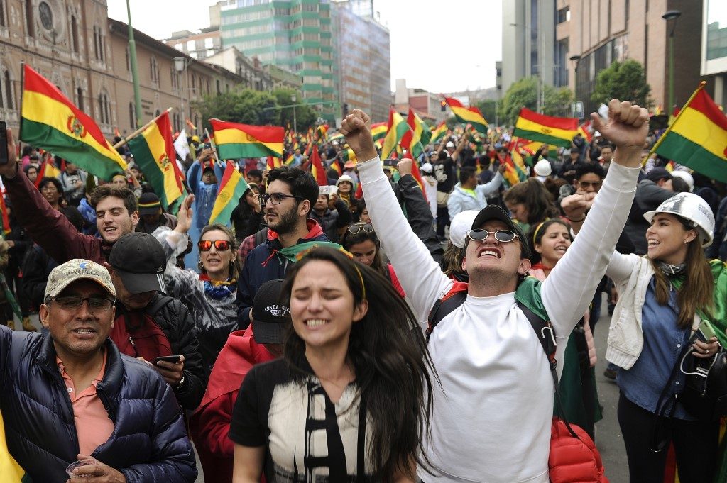 En las principales ciudades de Bolivia la oposición salió a celebrar la salida de Morales.