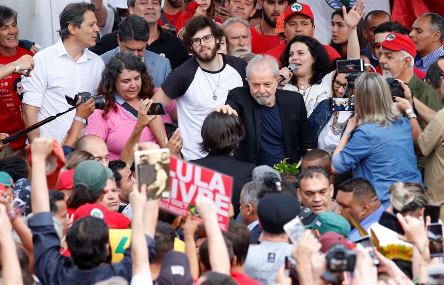 Imagen de Lula sale de la cárcel 1 año y 7 meses después