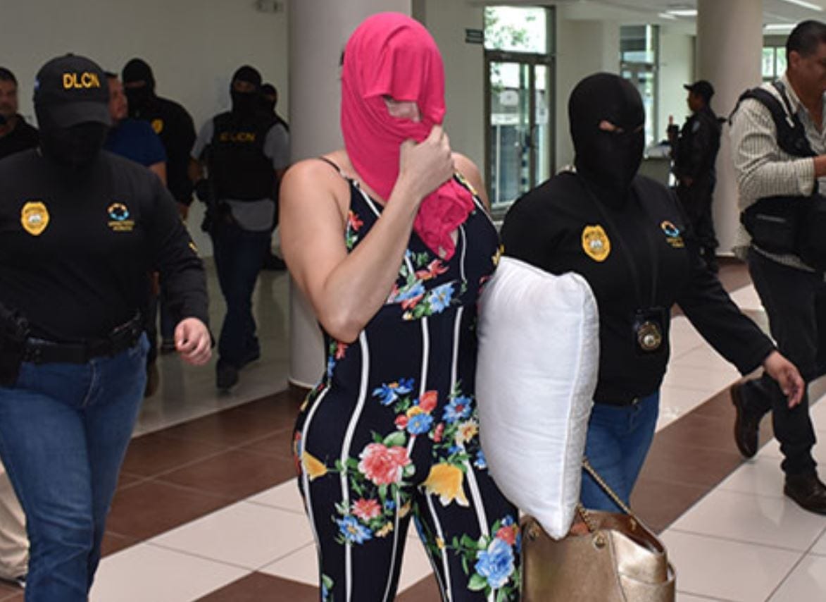 Imagen de Esposa de Magdaleno Meza bajo altas medidas de seguridad tras ola de asesinatos en cárceles de Honduras