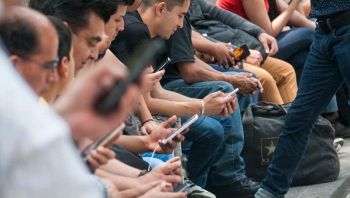 Imagen de Uso de celulares, prácticas, posturas y usos para disfrutar de ellos
