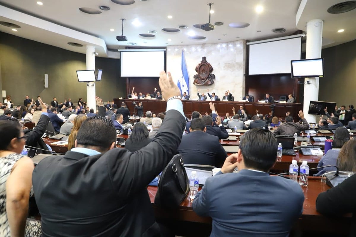 Imagen de Nuevo contrato de energía eléctrica causó rechazo en el Congreso por supuesta corrupción