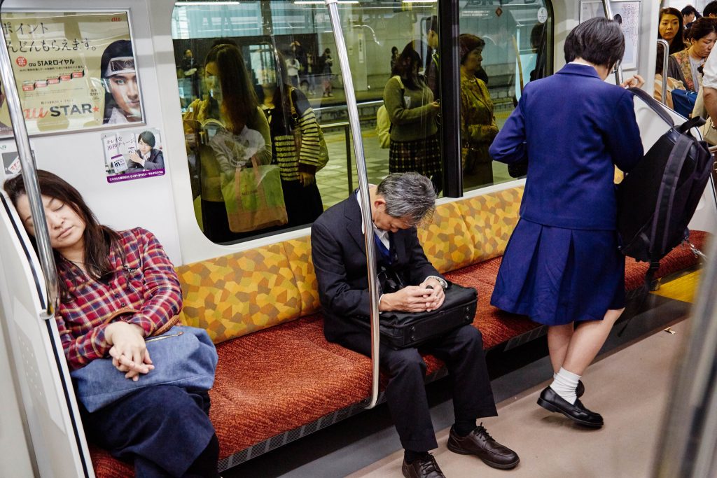 En Japón dormir en el trabajo es señal de tu esfuerzo