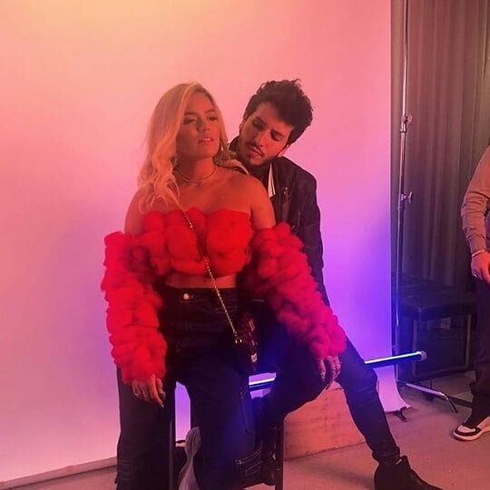 Imagen de Este es el vídeo donde Sebastián Yatra le roba un beso a Karol G