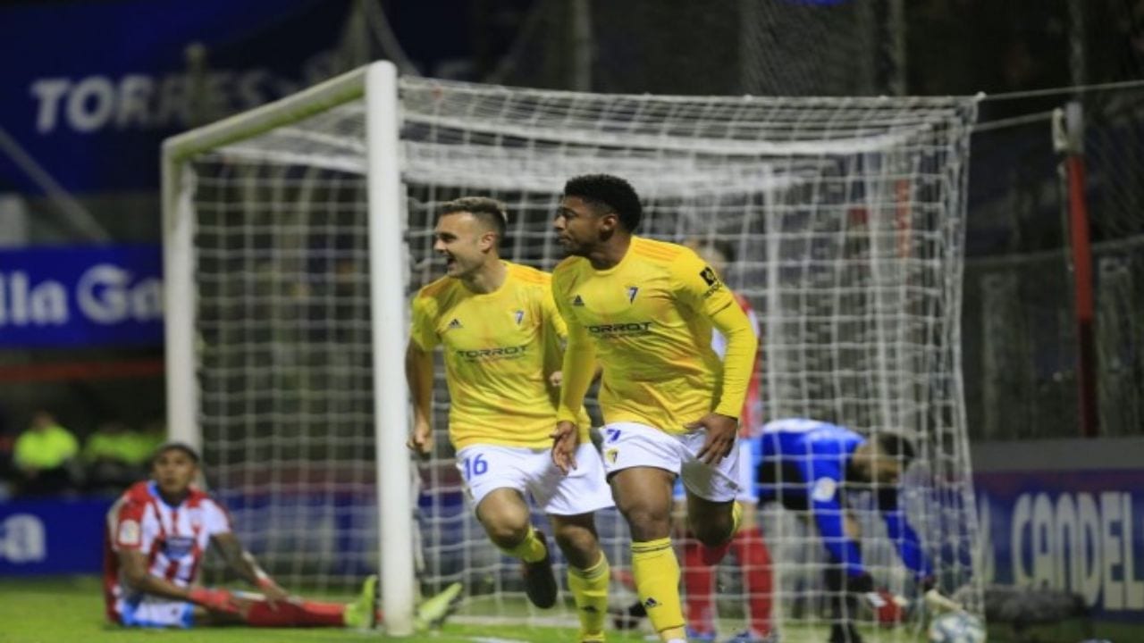 Choco Lozano consigue su sexto gol con el Cádiz Imagen de Choco Lozano consigue su sexto gol con el Cádiz