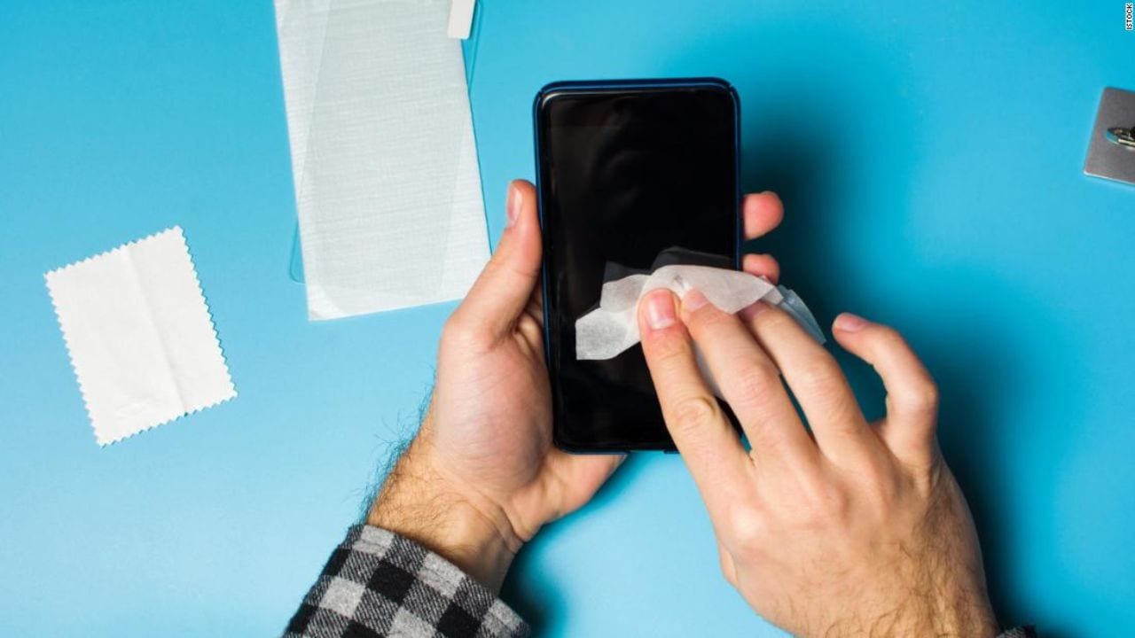 Imagen de ¿Cómo debes desinfectar tu celular para evitar el coronavirus?
