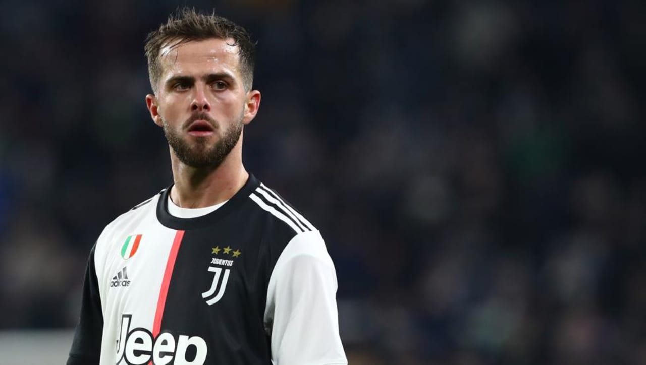 Miralem Pjanic acepta iniciar negociaciones con el FC Barcelona Imagen de Miralem Pjanic acepta iniciar negociaciones con el FC Barcelona