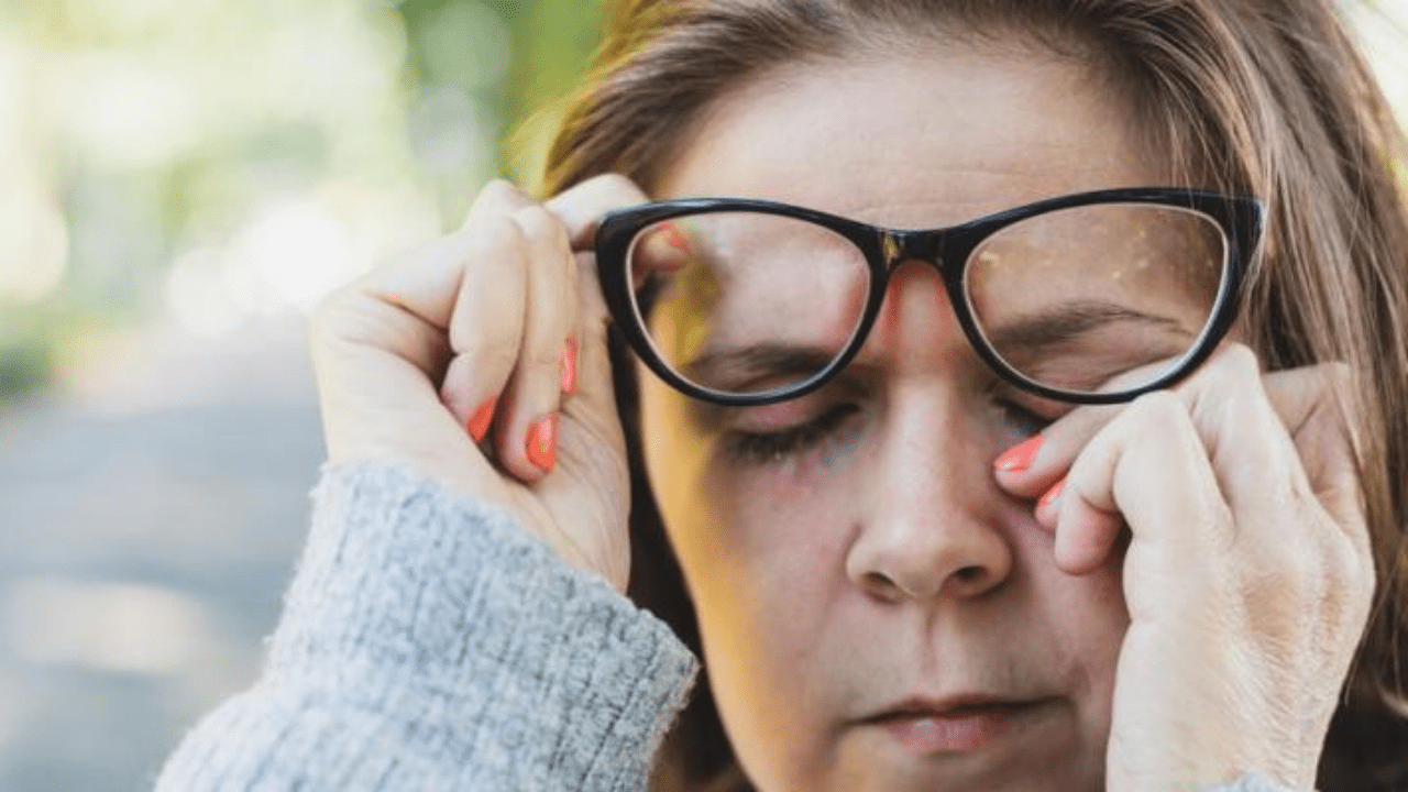 ¿Por qué es tan complicado no tocarse el rostro, aunque sea un riesgo de contagio de covid? Imagen de ¿Por qué es tan complicado no tocarse el rostro, aunque sea un riesgo de contagio de covid?