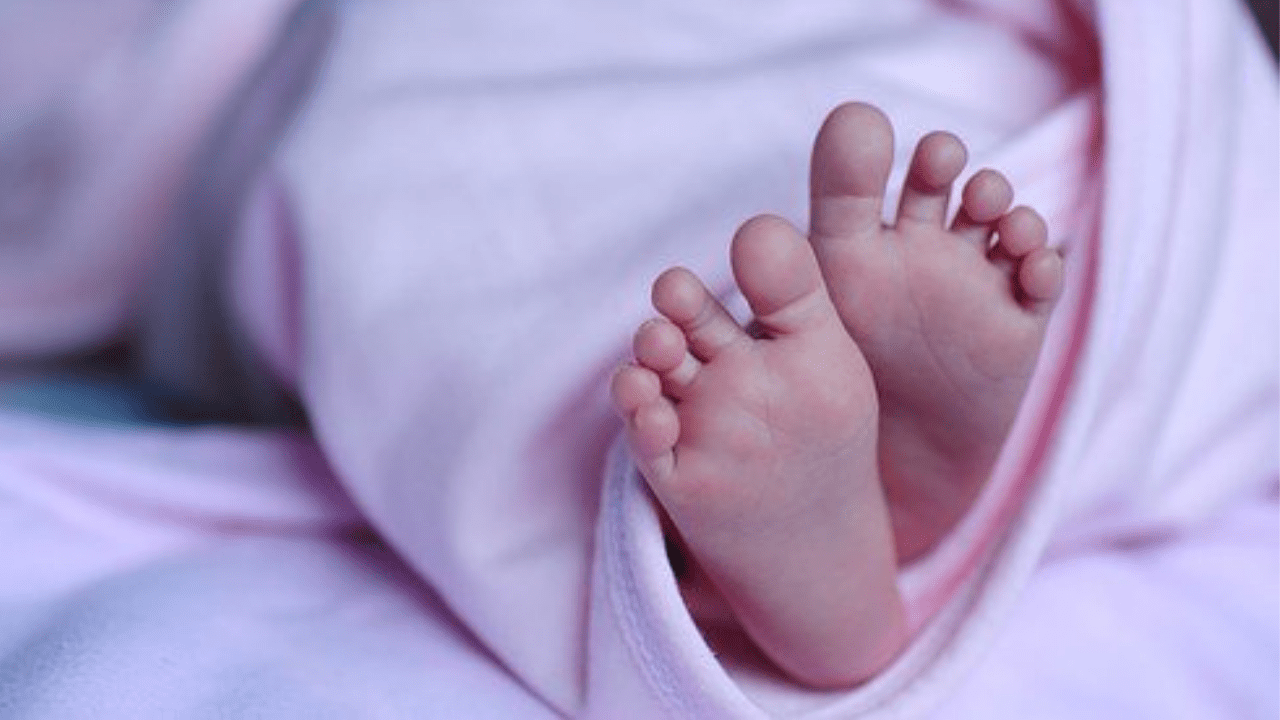 Imagen de Acusan a mujer de encerrar a su bebé de 6 meses en un armario  para que muriera de hambre