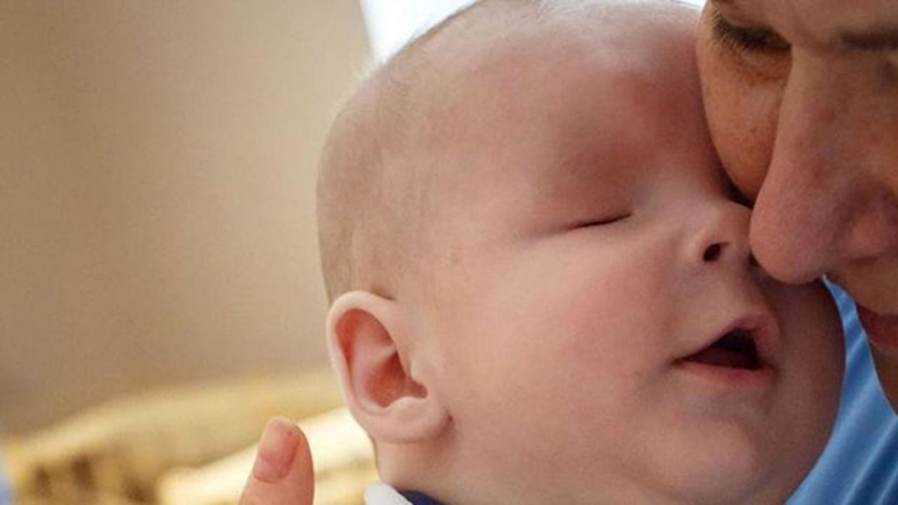 En Rusia, madre abandonó a su bebé por nacer sin ojos y un año después fue adoptado por una nueva familia Imagen de En Rusia, madre abandonó a su bebé por nacer sin ojos y un año después fue adoptado por una nueva familia