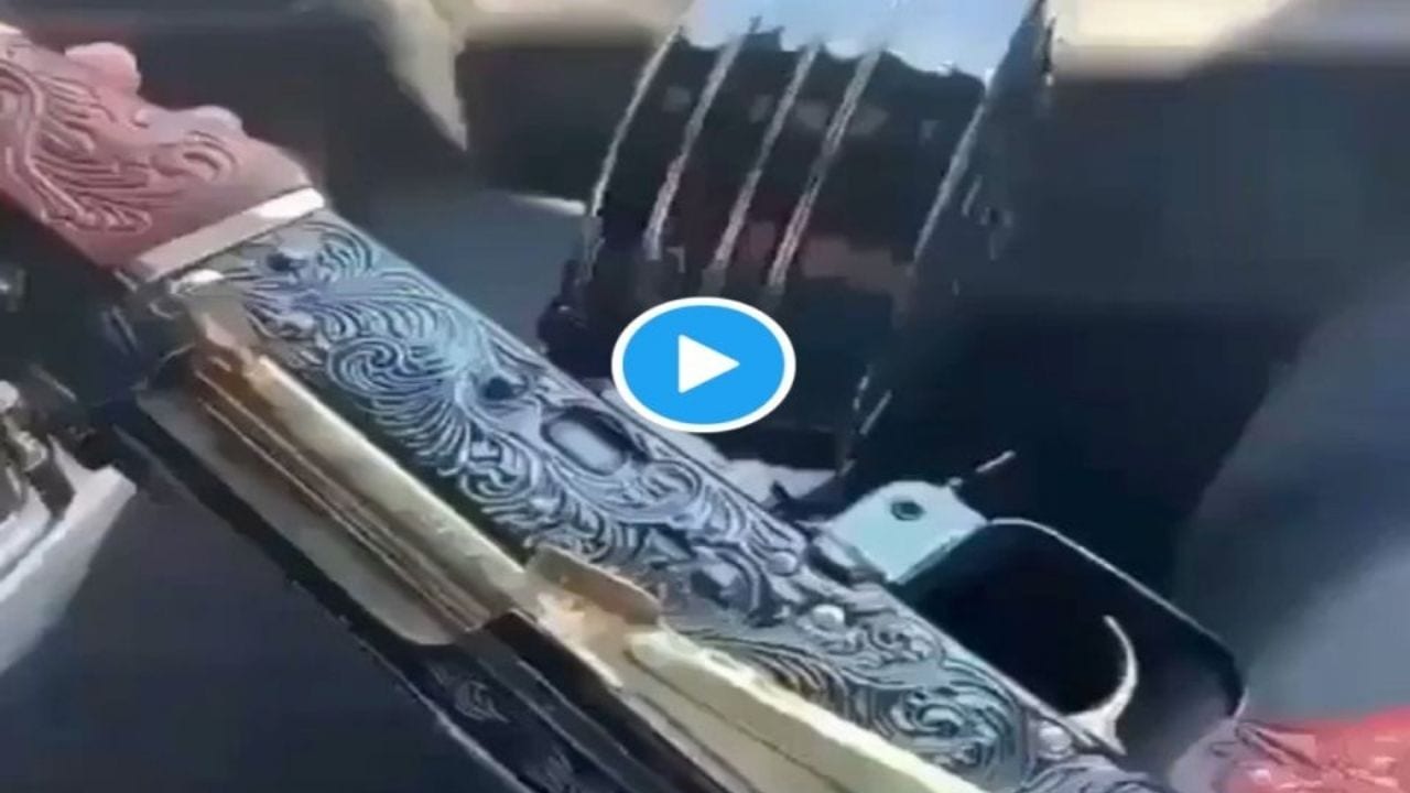 En vídeo, sicarios del Cártel Nueva Generación de México exhiben arma bañada en oro Imagen de En vídeo, sicarios del Cártel Nueva Generación de México exhiben arma bañada en oro