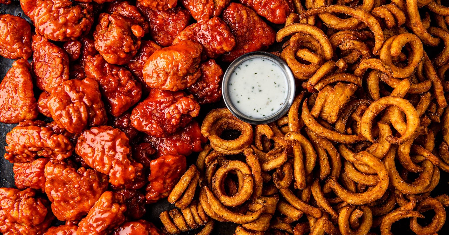 Imagen de Llega a Honduras la nueva propuesta de Alitas que te hará olvidarte de las servilletas ¡te chuparás los dedos!