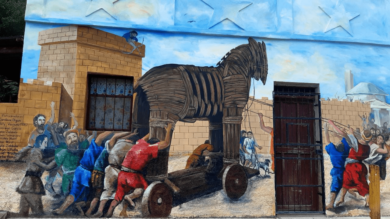 Imagen de Hondureños embellecen Santa Bárbara con mural ' El Caballo de Troya'