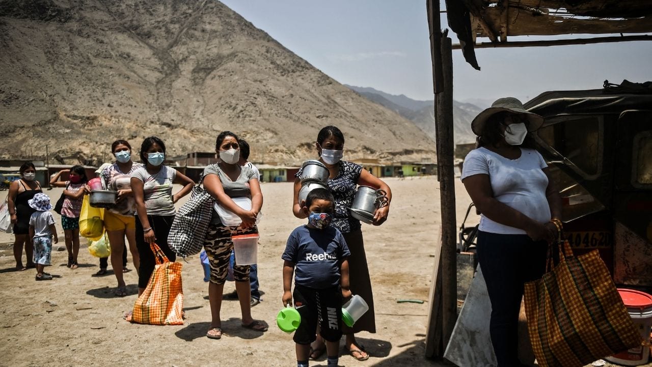 Al menos 11 mil niños que quedaron huérfanos a causa del covid recibirán una pensión en Perú Imagen de Al menos 11 mil niños que quedaron huérfanos a causa del covid recibirán una pensión en Perú