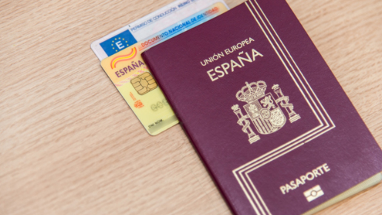 Imagen de Hondureños denuncian que podrían perder residencia en España ante falta de citas en consulado de Barcelona