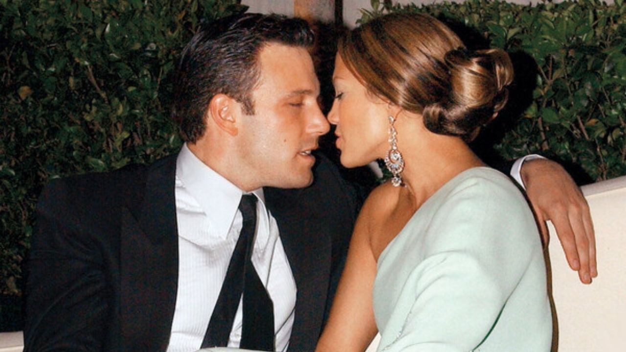 ¿Es oficial? Captan a Jennifer López y Ben Affleck besándose en un restaurante Imagen de ¿Es oficial? Captan a Jennifer López y Ben Affleck besándose en un restaurante