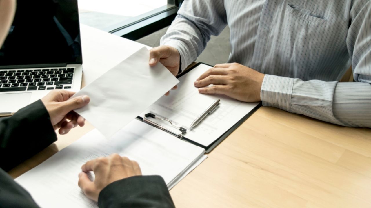 ¿Te despidieron? Conoce lo que debes hacer para manejar la situación Imagen de ¿Te despidieron? Conoce lo que debes hacer para manejar la situación