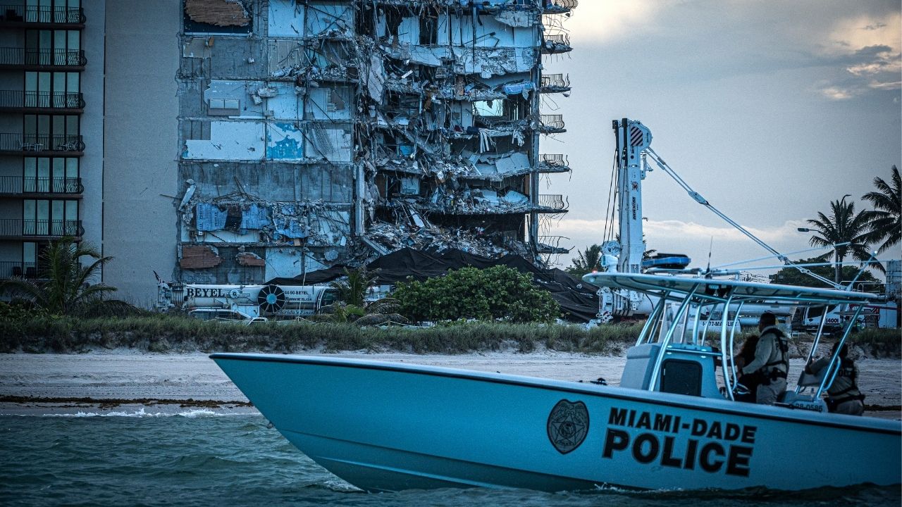 El colapso de la torre en Surfside detona evacuaciones en otros edificios en Miami Imagen de El colapso de la torre en Surfside detona evacuaciones en otros edificios en Miami