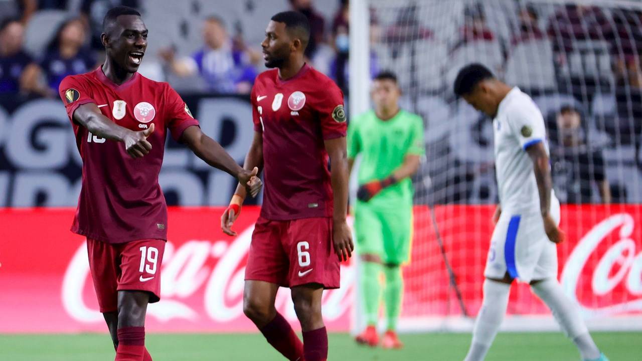 Imagen de Qatar derrota 3-2 a El Salvador y se clasifica a semifinales de la Copa Oro