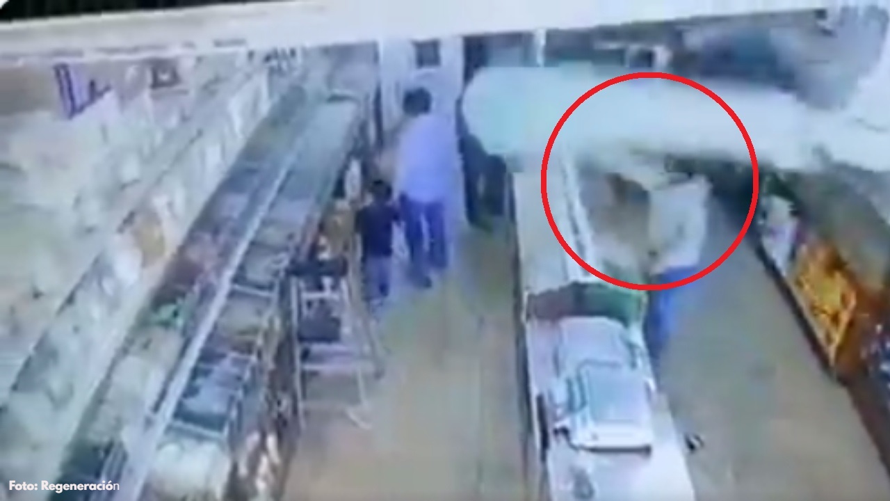Imagen de ¡Impactante vídeo! Sicario asesina a un hombre frente a su hijo en México