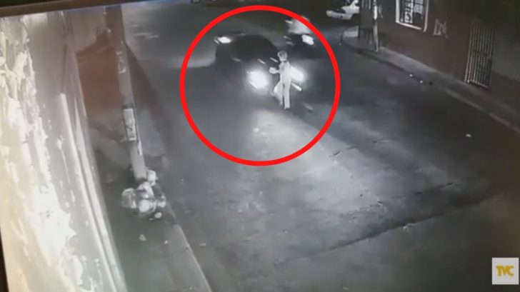 ¡VIDEO! Conductor se da a la fuga tras atropellar a señora de 85 años ...