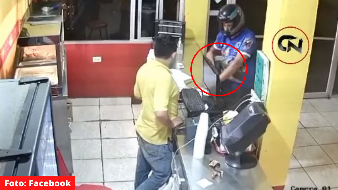 Robando Pollos Captan a ladrón hondureño robando en negocio de pollos de Sabá en Colón