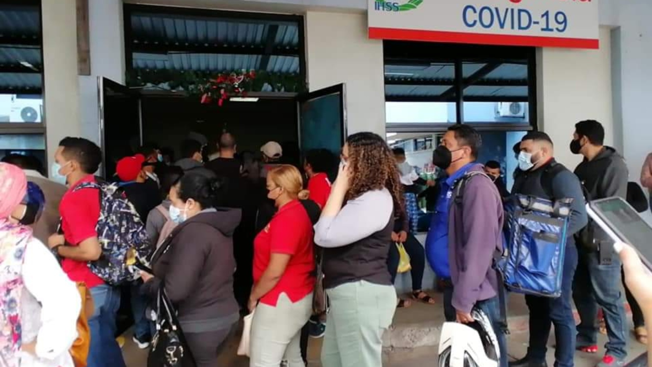 Imagen de ¡VIDEO! Pacientes abarrotan sala de emergencia covid-19 del IHSS en Tegucigalpa