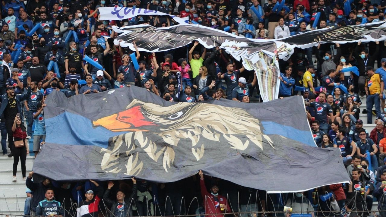 Imagen de Fotos: Ambientazo de los aficionados de Motagua y Real España en la final del Clausura