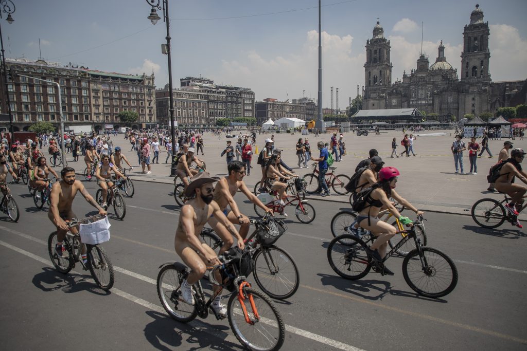 Ciclistas desnudos