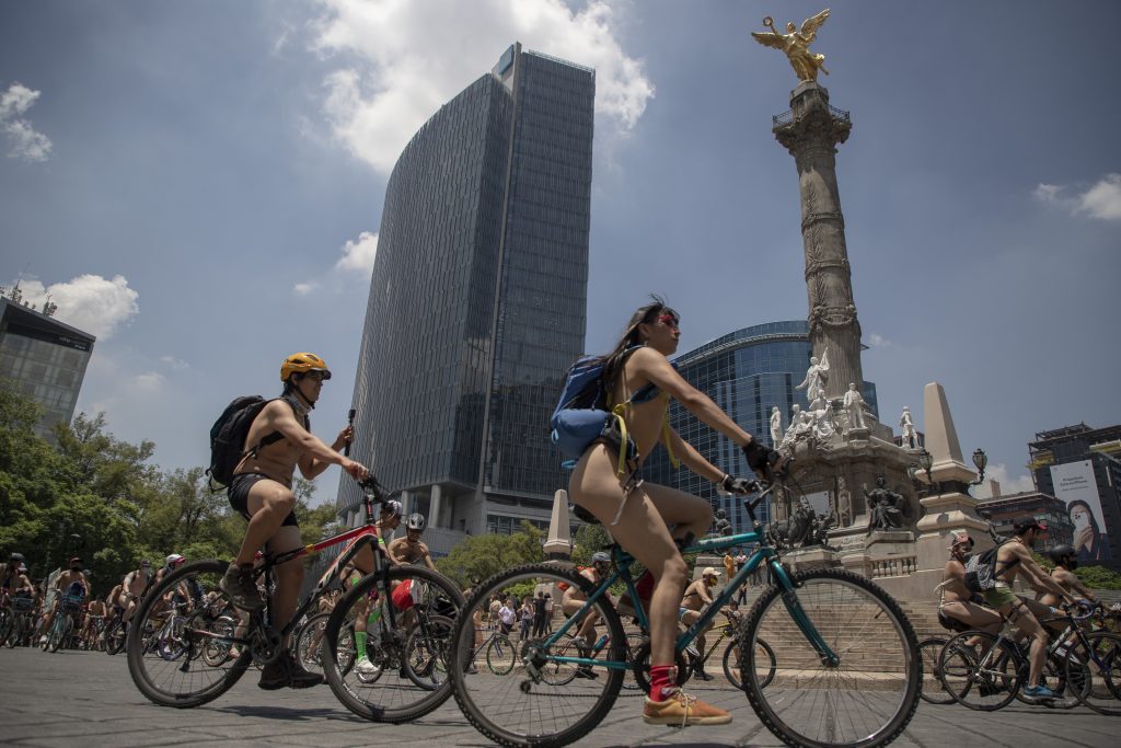 Ciclistas desnudos