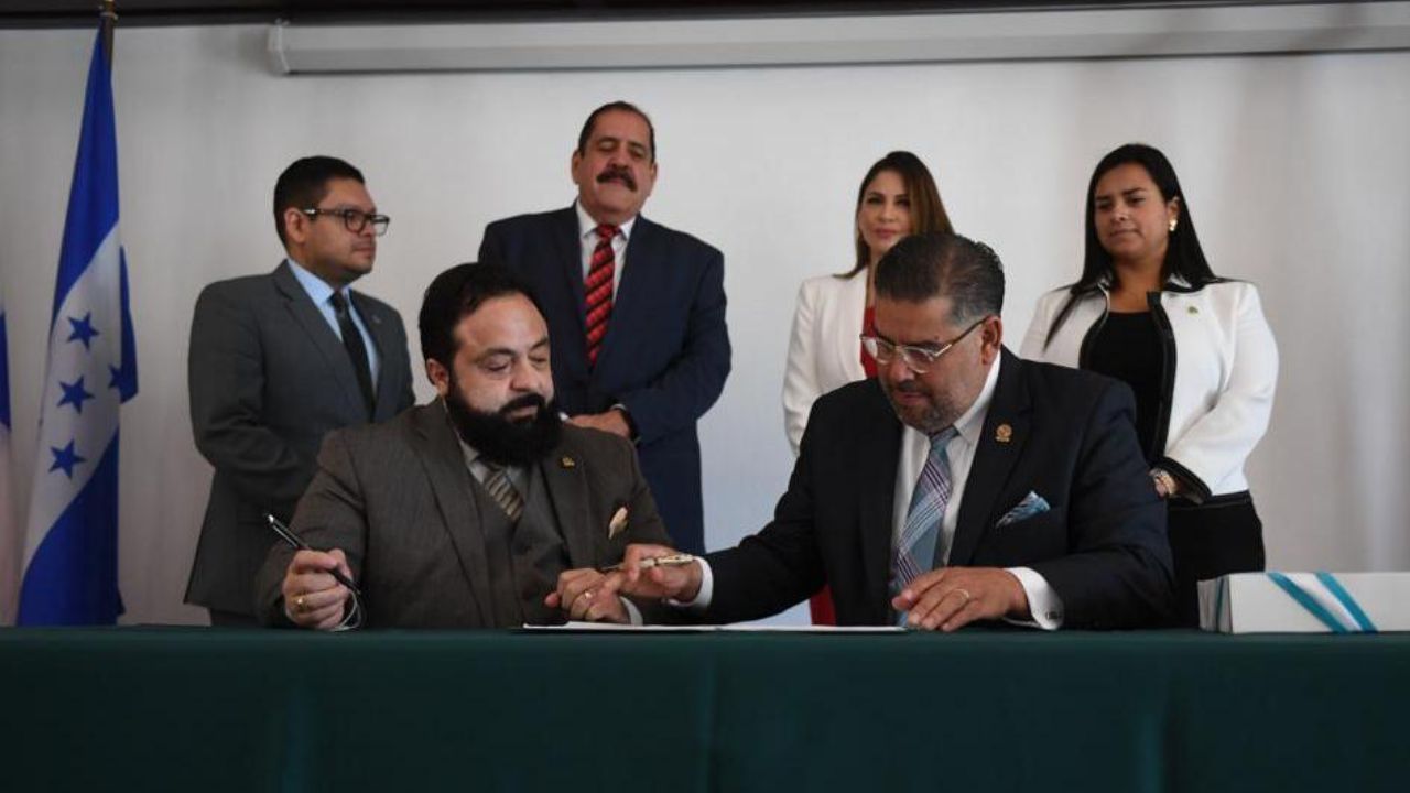 Luis Redondo anuncia el Frente Parlamentario Contra el Hambre en Honduras Imagen de Luis Redondo anuncia el Frente Parlamentario Contra el Hambre en Honduras