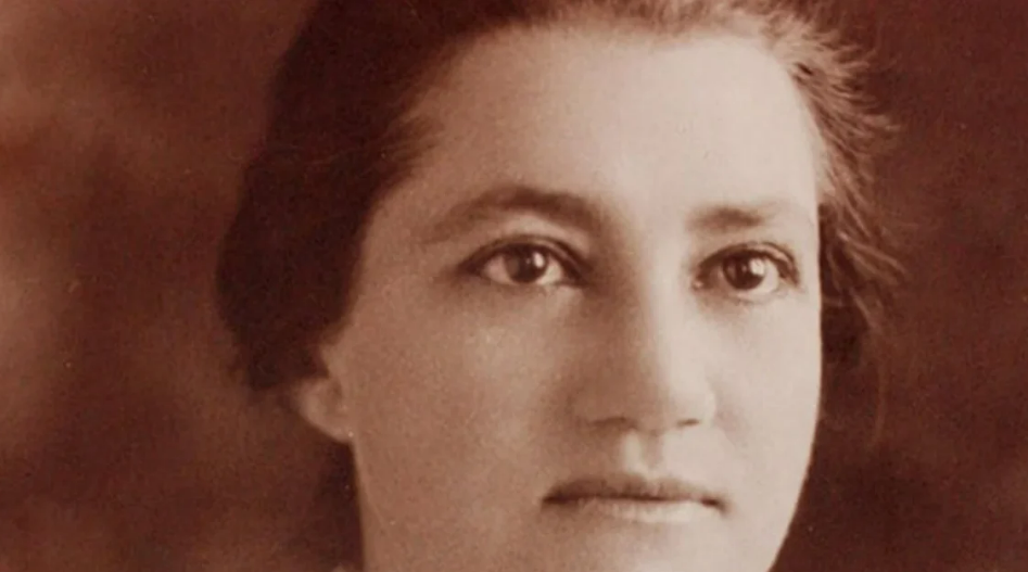 Lucila Gamero de Medina soñaba con ser médico pero por ser mujer no se le permitió; practicó esta profesión de manera empírica. Foto: Red Honduras