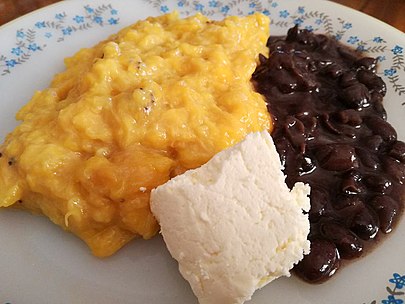 El migo mogo puede acompañarse de frijoles, cuajada y encurtido. Foto: Wikipedia