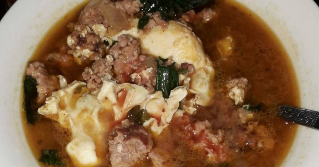 La sopa de bolo olanchana se caracteriza por tener carne y no pollo. Foto: Cookpad