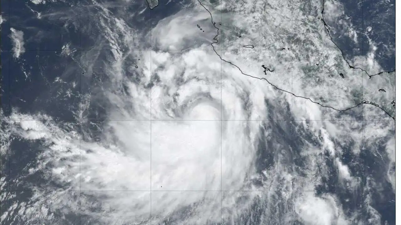 Kay se intensifica a huracán categoría 2 en el Pacífico de México Imagen de Kay se intensifica a huracán categoría 2 en el Pacífico de México