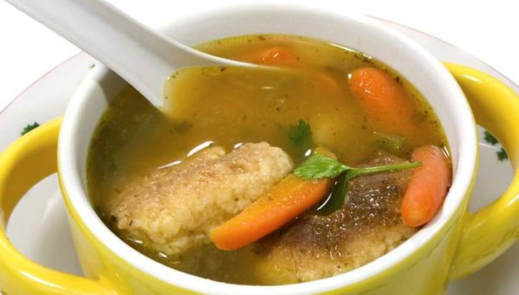 La sopa puede llevar papa o zanahoria en el caldo. Foto: La Prensa