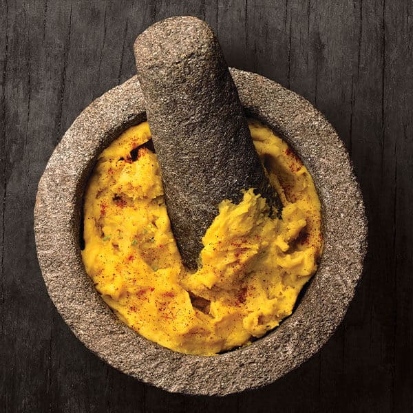 La machuca puede ser acompañada de un caldo de pescado con leche de coco. Foto: Sazón Sula