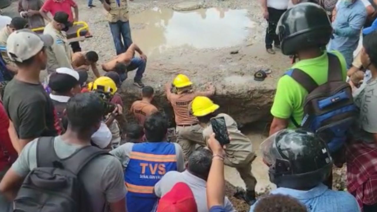 Vídeo: hombre cae en alcantarilla cuando recolectaba botellas plásticas en Choluteca Imagen de Vídeo: hombre cae en alcantarilla cuando recolectaba botellas plásticas en Choluteca