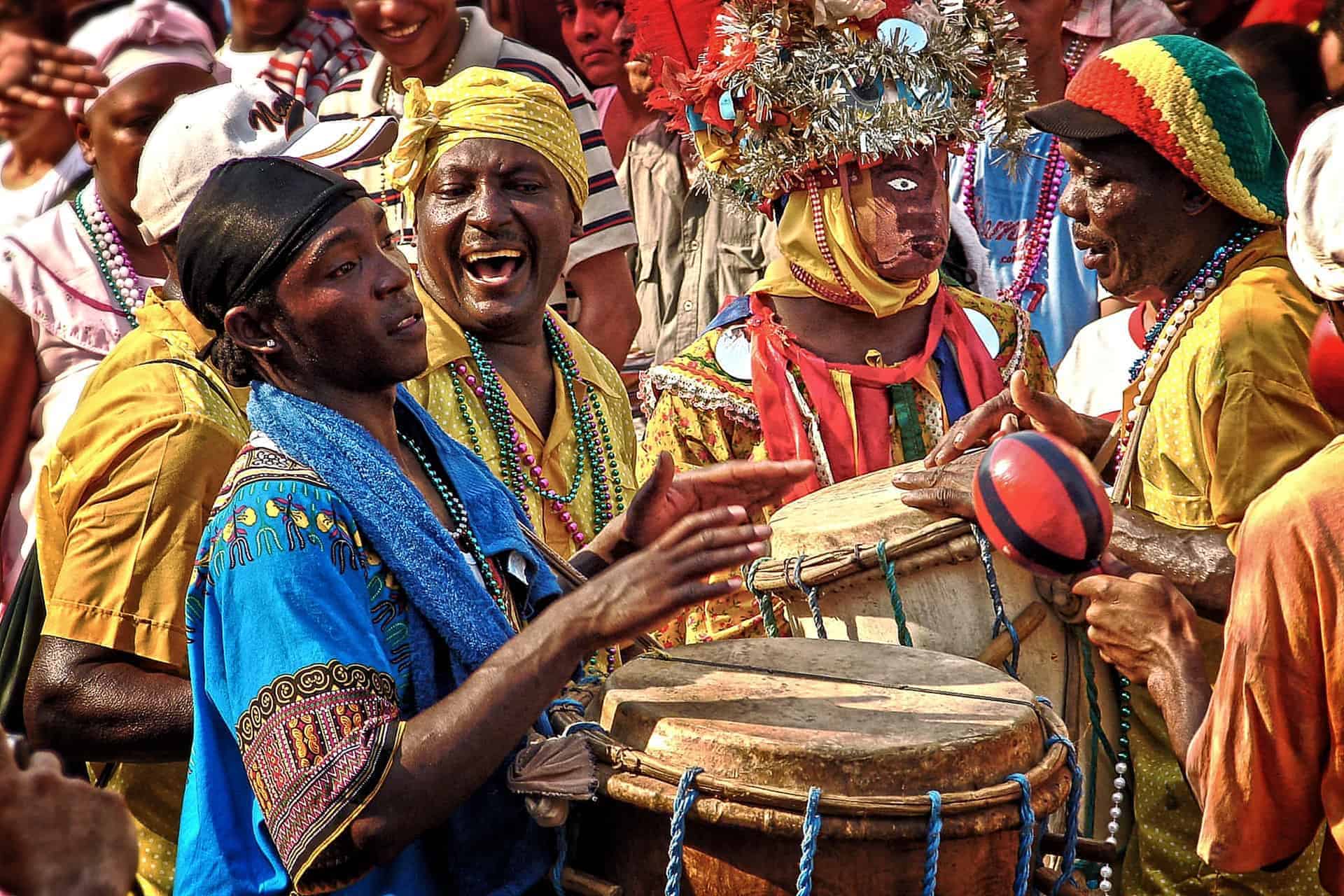 Actualmente hay agrupaciones garífunas que mezclan ritmos modernos con la danza y sonido afrocaribeño. Foto: Vista Atlántida