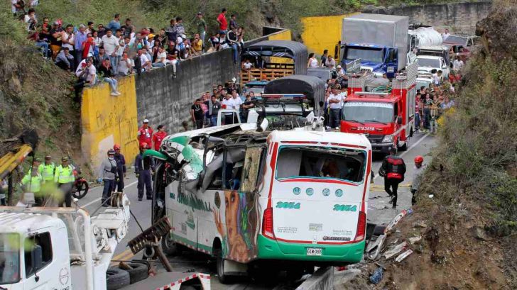 ¡Tragedia en Colombia! Al menos 20 muertos y 15 heridos deja accidente ...