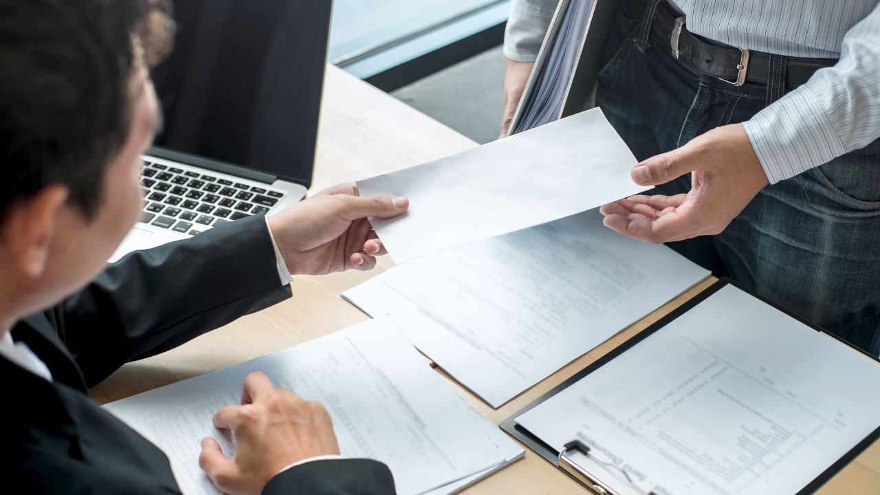 Imagen de ¿Crees que serás despedido de tu empleo? Maneja esa incertidumbre con estas recomendaciones