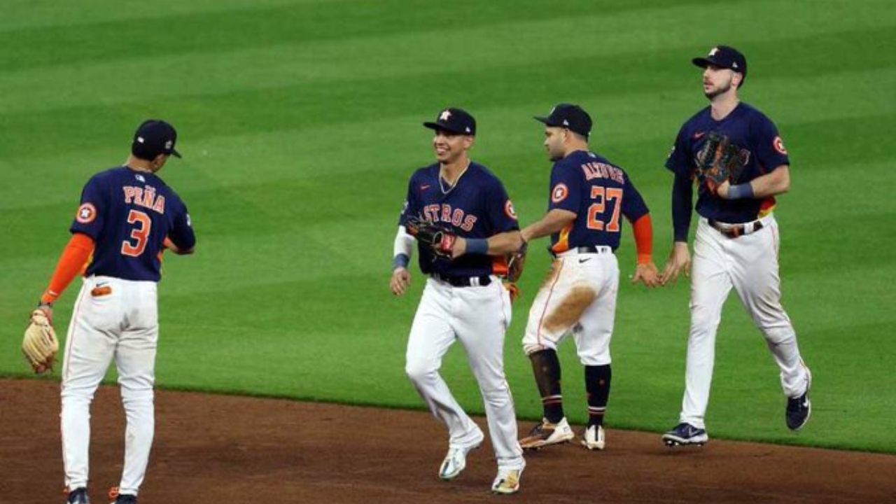 Imagen de Aplazan tercer juego de la Serie Mundial entre Phillies y Astros de Mauricio Dubón