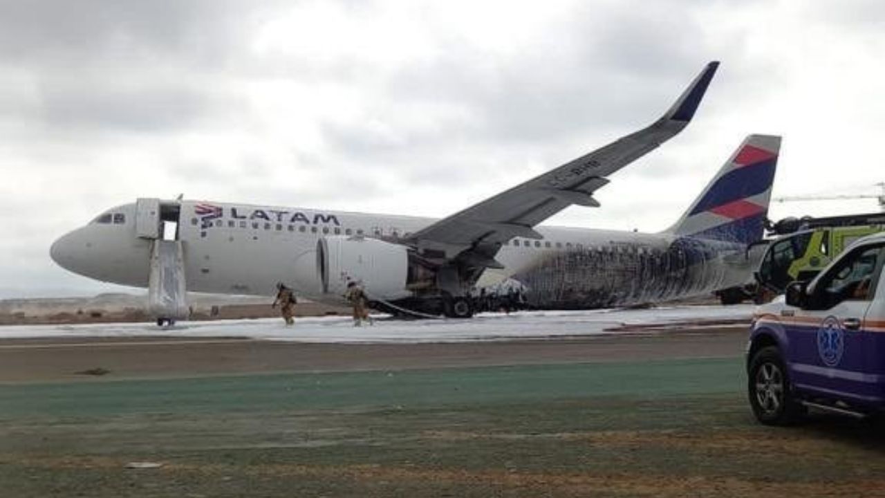 Imagen de Vídeos: un avión impacta con camión de bomberos y deja dos muertos en Lima, Perú