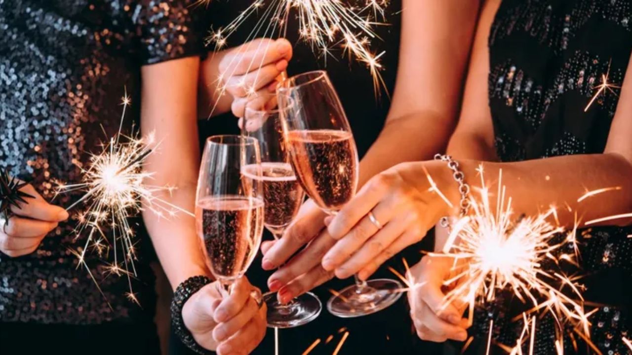 Imagen de ¿Cómo vestirse para Año Nuevo 2023?, outfits, colores y looks para la cena del 31 de diciembre