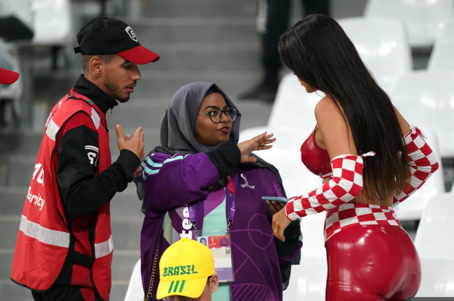 Ivana Knoll la novia del Mundial Qatar fue confrontada por la seguridad