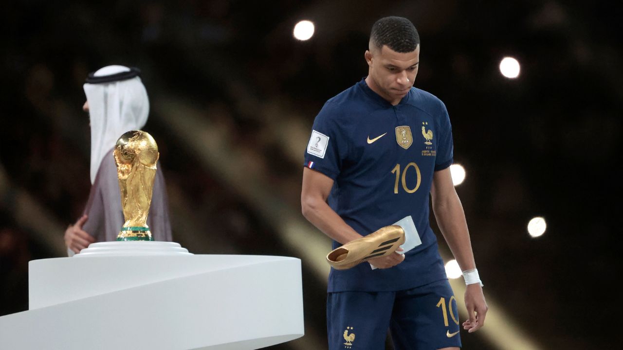 Mbappé anota agridulce 'hat-trick' en derrota de Francia ante Argentina Imagen de Mbappé anota agridulce 'hat-trick' en derrota de Francia ante Argentina