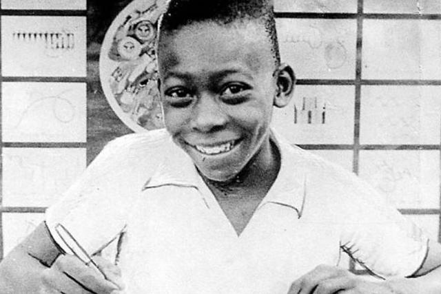El joven Pelé mientras se encontraba en la escuela. Foto: Mediotiempo