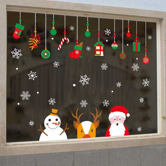Idea de ventana navideña con colores festivos y más alegres para los niños. Foto: Pinterest