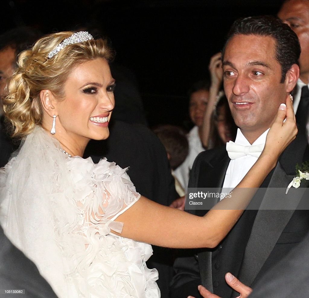 Carlos Slim Domit y su esposa Maria Elena Torruco después de su boda en la recepción. Foto: Marcos Delgado/Clasos.com/LatinContent via Getty Images