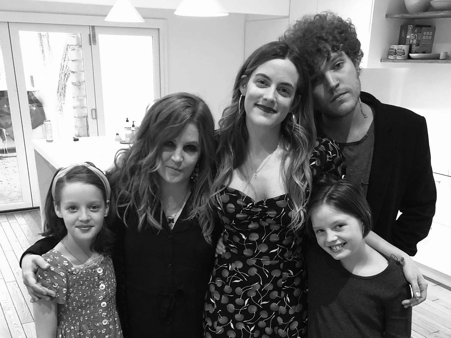 Lisa Marie Presley con sus cuatro hijos. Foto: People