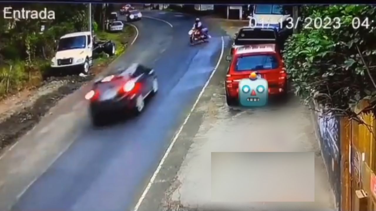¿Imprudencia? Motociclista fue embestido por vehículo en carretera a Valle de Ángeles Imagen de ¿Imprudencia? Motociclista fue embestido por vehículo en carretera a Valle de Ángeles